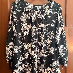 Elle Black and White Floral Blouse